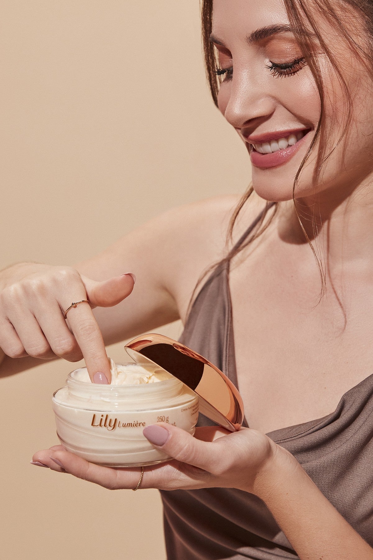 Lily Lumière Satin Body Cream